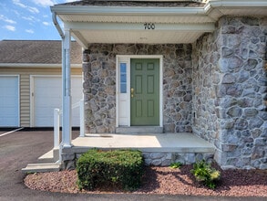 700 Lincoln Gardens Rd in Ephrata, PA - Building Photo - Building Photo
