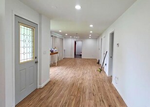 229 E Oak Ave in Olivia, MN - Building Photo - Building Photo