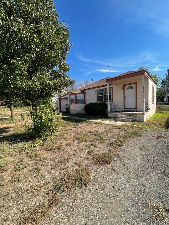 1017 Meredith St in Borger, TX - Foto de edificio