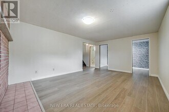 3 Envoy Blvd in Hamilton, ON - Building Photo - Building Photo
