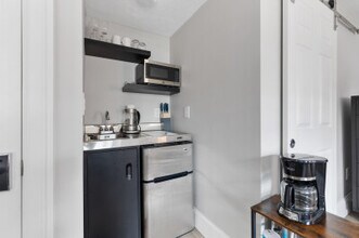 14 Derne St, Unit 301 in Boston, MA - Building Photo - Building Photo