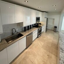 17650 NE 19th Ave in North Miami Beach, FL - Building Photo - Building Photo