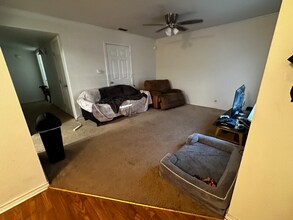852 W Vanderbilt St, Unit 1102 in Stephenville, TX - Building Photo - Building Photo