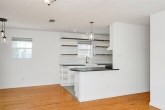 2205 Canterbury St in Austin, TX - Building Photo - Building Photo