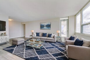 Park Terrace I in Oakville, ON - Building Photo