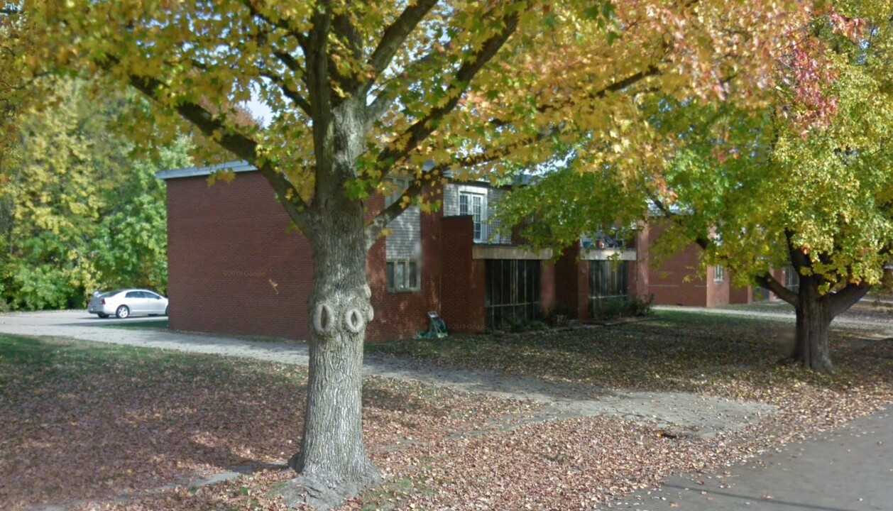 2207 Saratoga Dr, Unit 4 in Springfield, IL - Foto de edificio