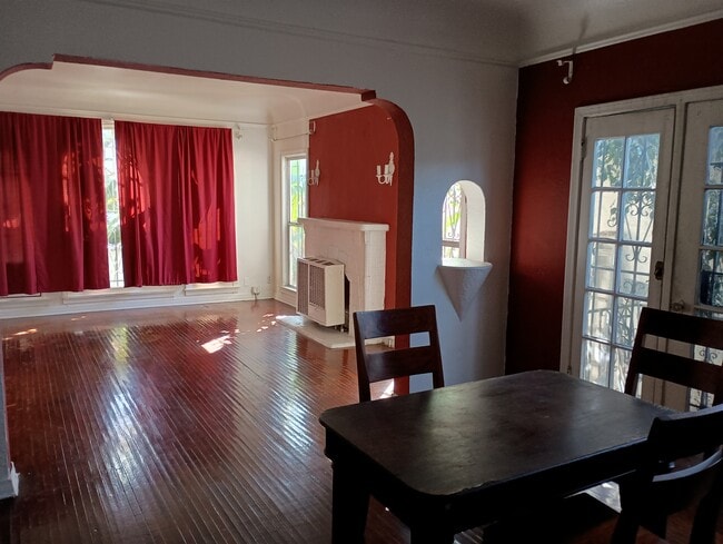 2845 West Blvd, Unit 2845-A in Los Angeles, CA - Building Photo - Building Photo