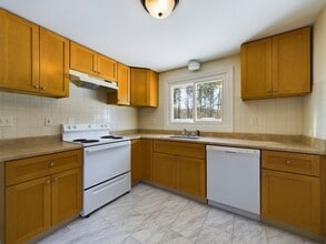 97 Old Post Rd in Sharon, MA - Building Photo - Building Photo