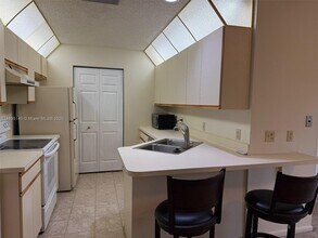 8228 SE Croft Cir in Hobe Sound, FL - Building Photo - Building Photo