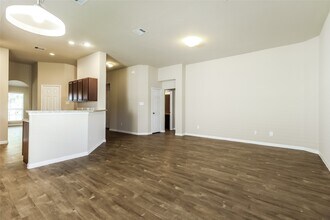 12802 Victoria Regina Dr in Montgomery, TX - Building Photo - Building Photo