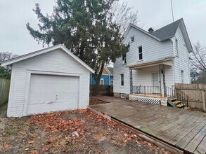 1309 Benton St in Rockford, IL - Building Photo - Building Photo