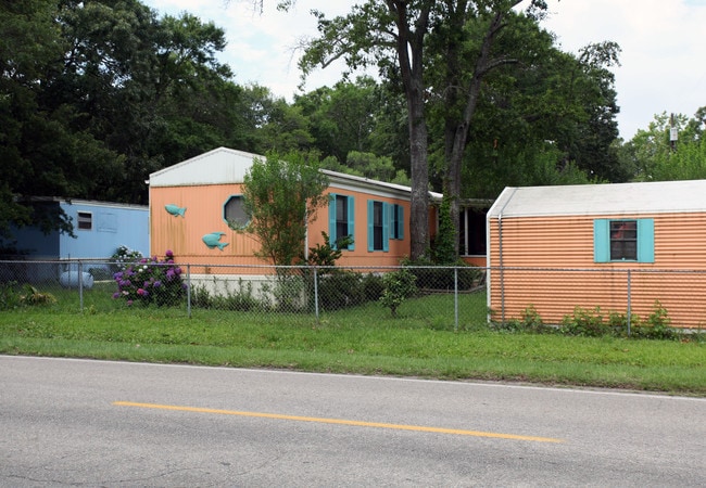 Green Dolphin Mobile Home Park in Myrtle Beach, SC - Building Photo - Building Photo