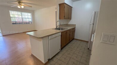 10480 NW 8th St in Pembroke Pines, FL - Building Photo - Building Photo