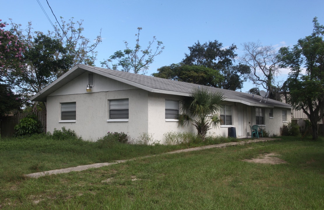204 Jeru Blvd in Tarpon Springs, FL - Foto de edificio