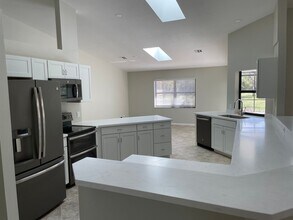 242 Snyder Dr in Venice, FL - Building Photo - Building Photo