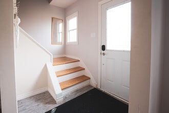 Private Rooms near Carleton University - 4 in Ottawa, ON - Building Photo - Building Photo