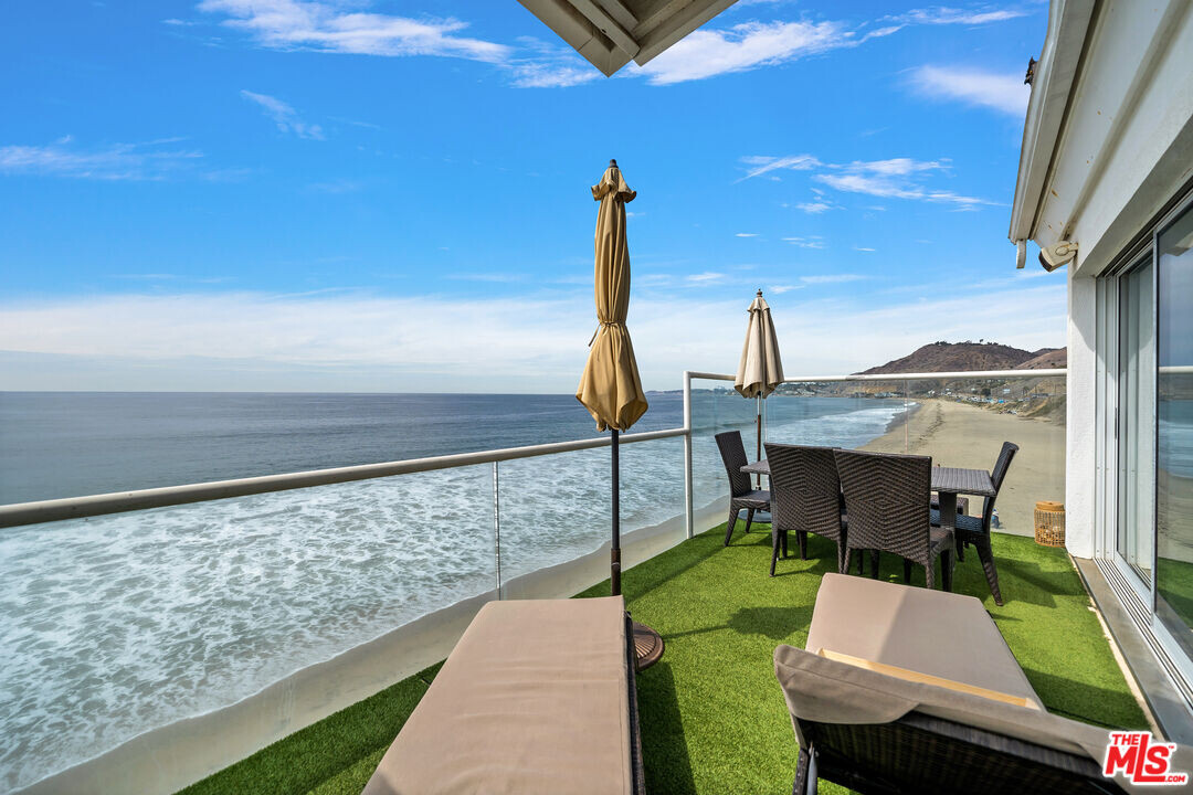 25444 Malibu Rd in Malibu, CA - Building Photo