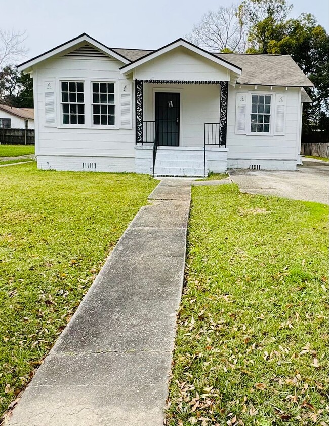 1945 N 18th St in Baton Rouge, LA - Foto de edificio - Building Photo