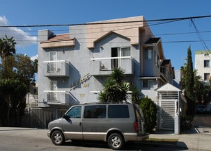 1511 Mariposa Ave in Los Angeles, CA - Building Photo - Building Photo