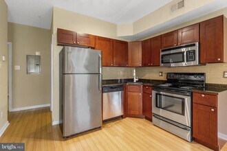 909 N 19th St in Philadelphia, PA - Building Photo - Building Photo