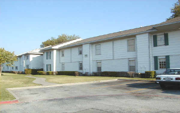 Pioneer Apartments in Irving, TX - Building Photo - Building Photo