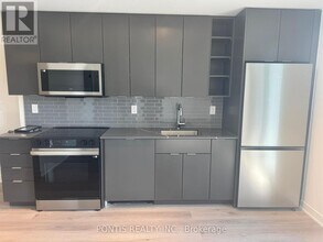 2075 Lakeshore Rd. in Burlington, ON - Building Photo - Building Photo