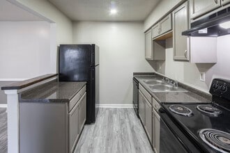 Academy Apartments in Huntsville, AL - Building Photo - Building Photo
