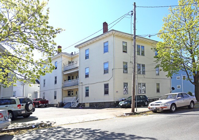 2 Walnut St in Waltham, MA - Building Photo - Building Photo