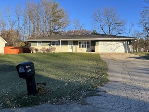 6474 Graydon Rd in Rockford, IL - Foto de edificio - Building Photo