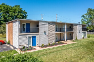 Windcrest Apartments in Champaign, IL - Foto de edificio - Building Photo
