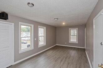 5 Rogers Ave in Springfield, MA - Building Photo - Building Photo