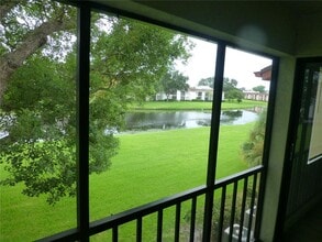 110 Lakeside Dr in Oldsmar, FL - Building Photo - Building Photo