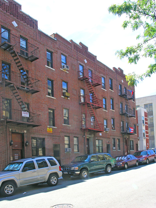 304 E 183rd St in Bronx, NY - Foto de edificio