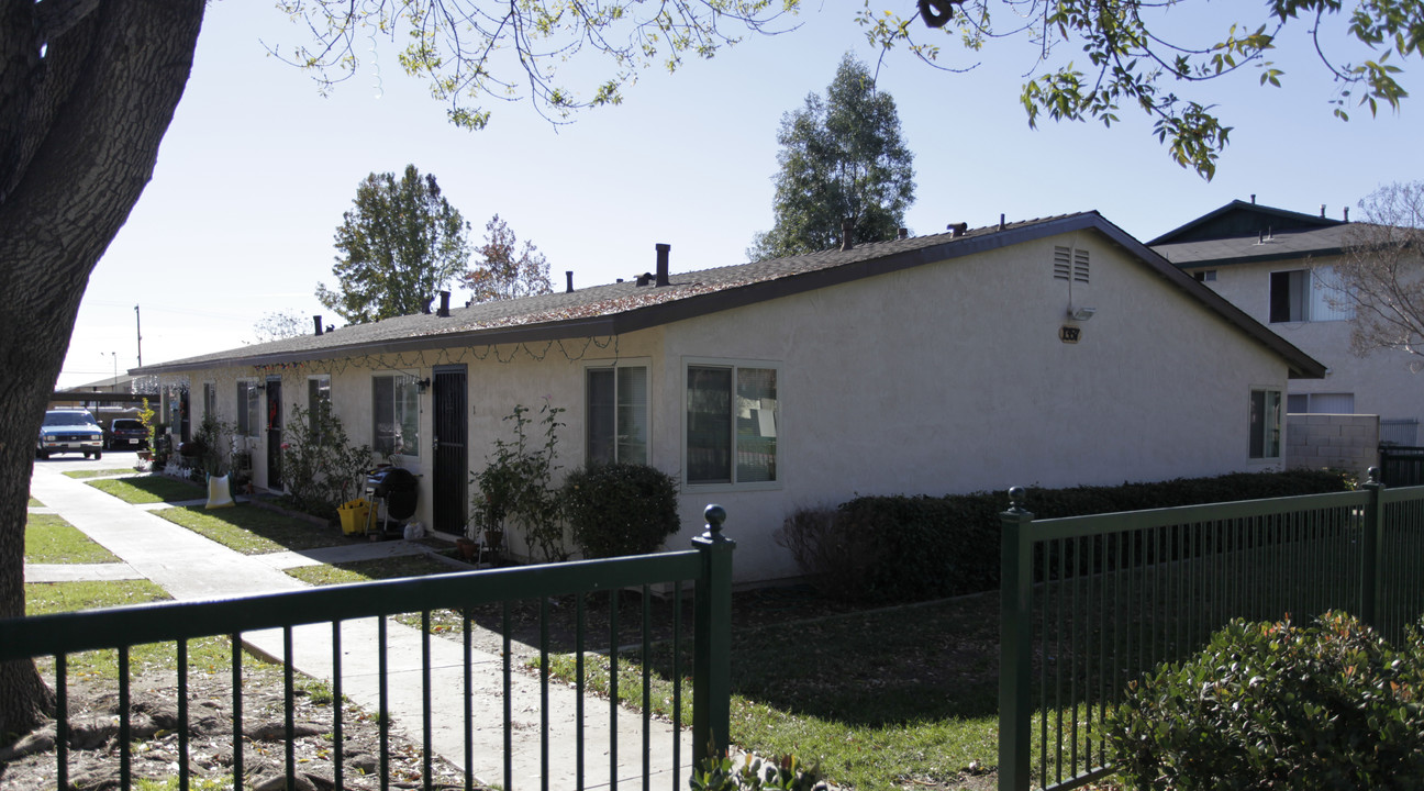 1357 W Stoneridge Ct in Ontario, CA - Building Photo