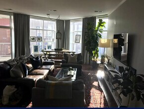 324 E Main St, Unit #306 in Louisville, KY - Foto de edificio - Building Photo