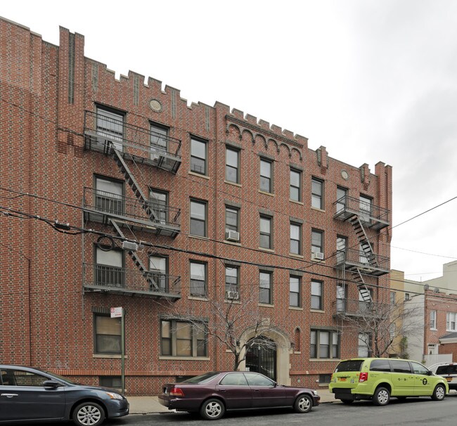 3507 32nd St in Astoria, NY - Foto de edificio - Building Photo