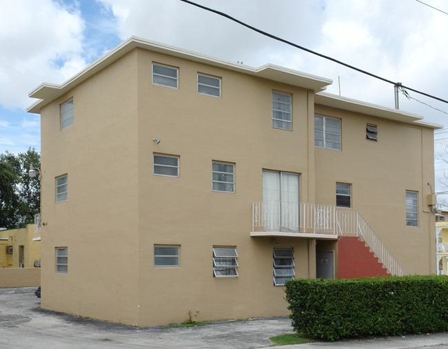 1906 SW 3rd St in Miami, FL - Foto de edificio - Building Photo