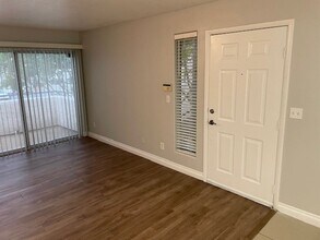 5217 Caspian Springs Dr in Las Vegas, NV - Building Photo - Building Photo