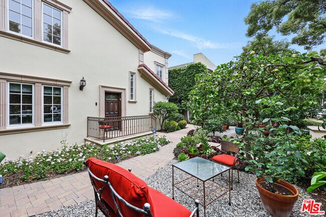 412 N Maple Dr in Beverly Hills, CA - Building Photo - Building Photo