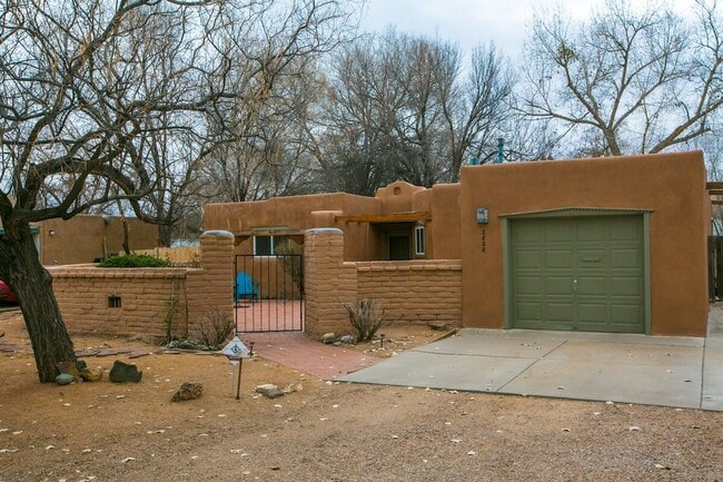 2820 Maximillian Rd NW in Albuquerque, NM - Building Photo - Building Photo