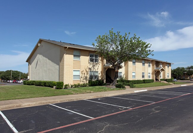 Legacy Pointe in Garland, TX - Foto de edificio - Building Photo