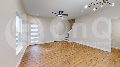 8003 W Elizabeth Ln in Fort Worth, TX - Building Photo - Building Photo