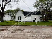 209 E San Saba Ave photo'