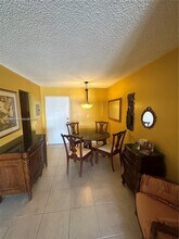 720 Collins Ave in Miami Beach, FL - Building Photo - Building Photo