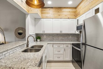 5709 Lyons View Pike, Unit 5103 in Knoxville, TN - Building Photo - Building Photo