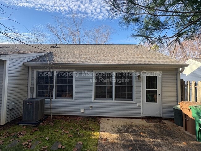 106 N McLean Ct in Cary, NC - Building Photo - Building Photo