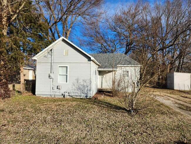 3155 W Commercial St in Springfield, MO - Building Photo - Building Photo