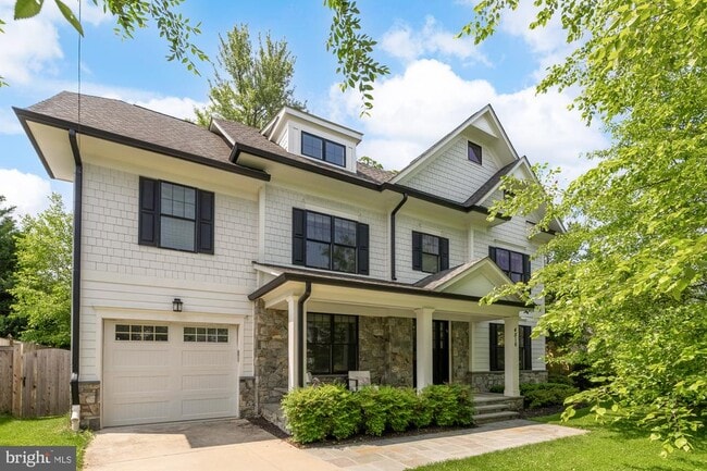 property at 4516 N Chelsea Ln