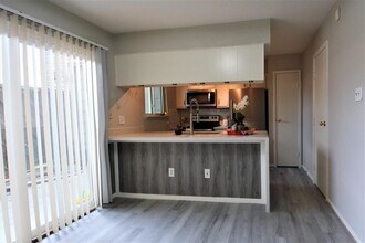 8801 Hammerly Blvd in Houston, TX - Building Photo - Building Photo