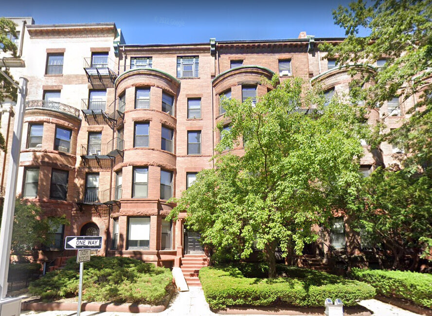 35 Bay State Rd, Unit 4F in Boston, MA - Building Photo